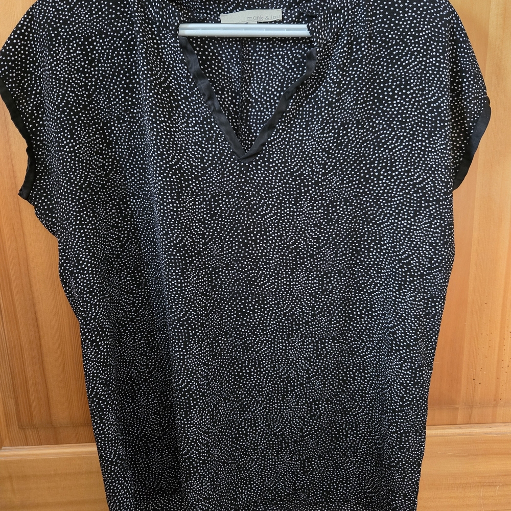 Elegant Black and White Women's Short Sleeve Top